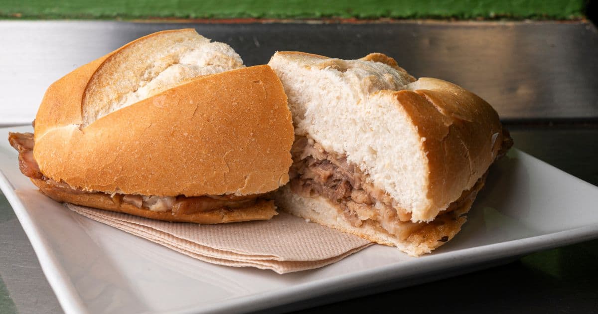 bocadillo de costillas de cerdo desmenuzadas- restaurante el imperial