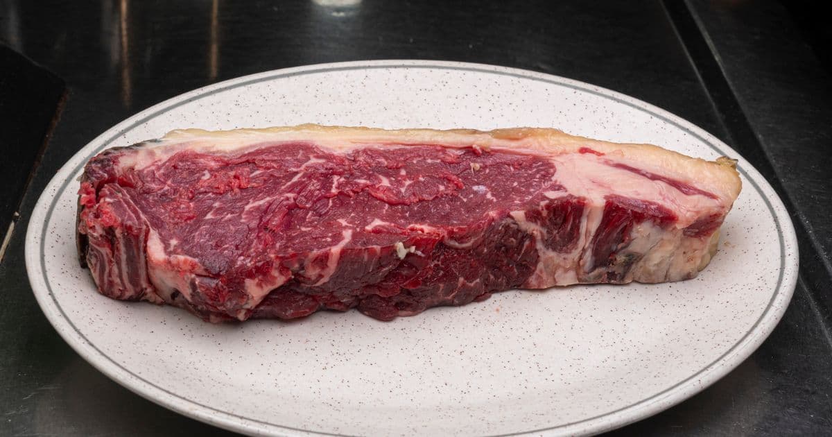 chuletón en un plato- restaurante el imperial