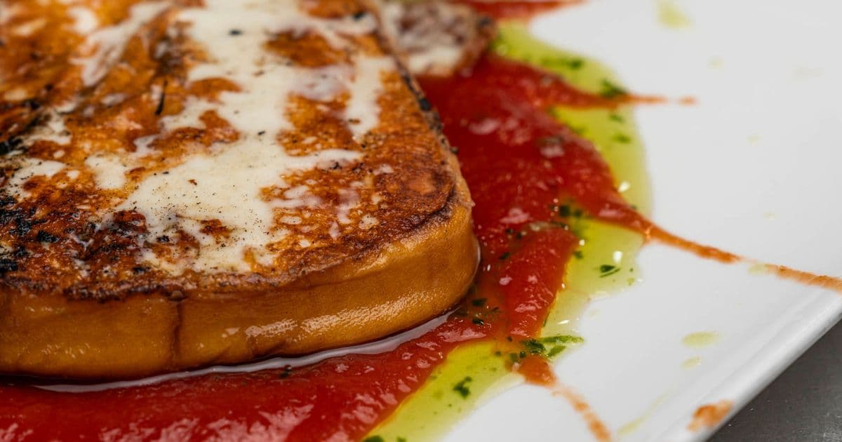 plato de queso asado con mermelada- restaurante el imperial